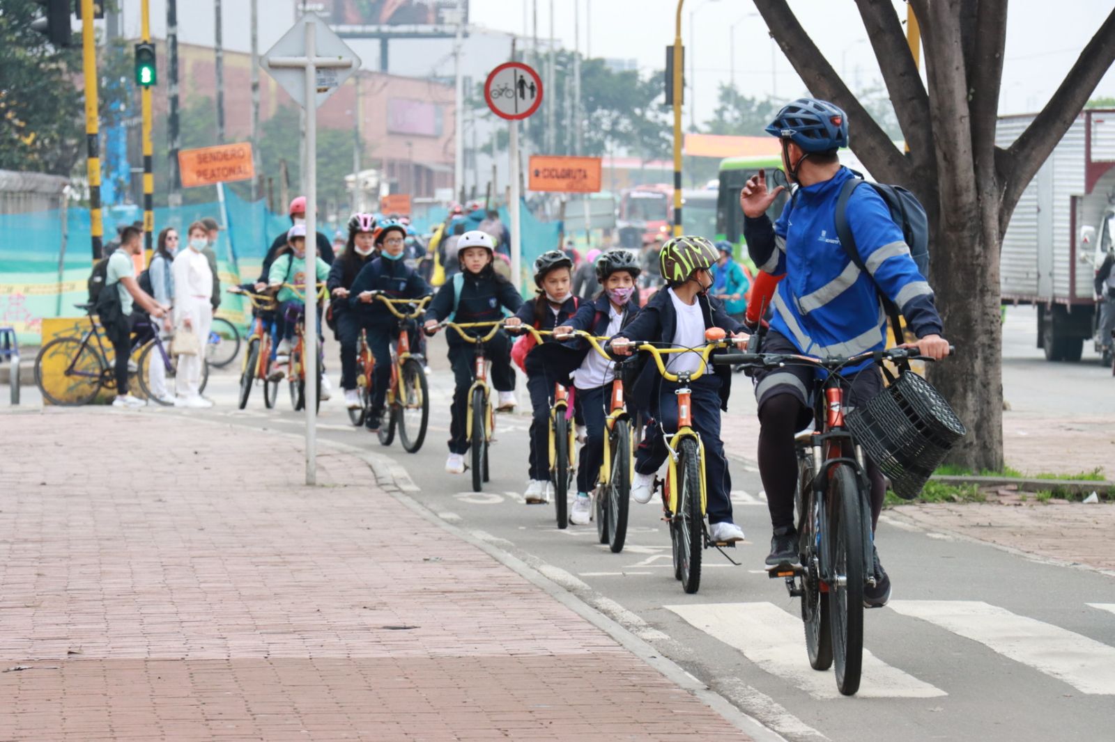 Al colegio en bici, una propuesta de Bogotá