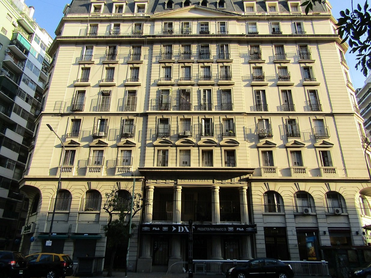 El Edificio Femenil, un ícono de Caballito