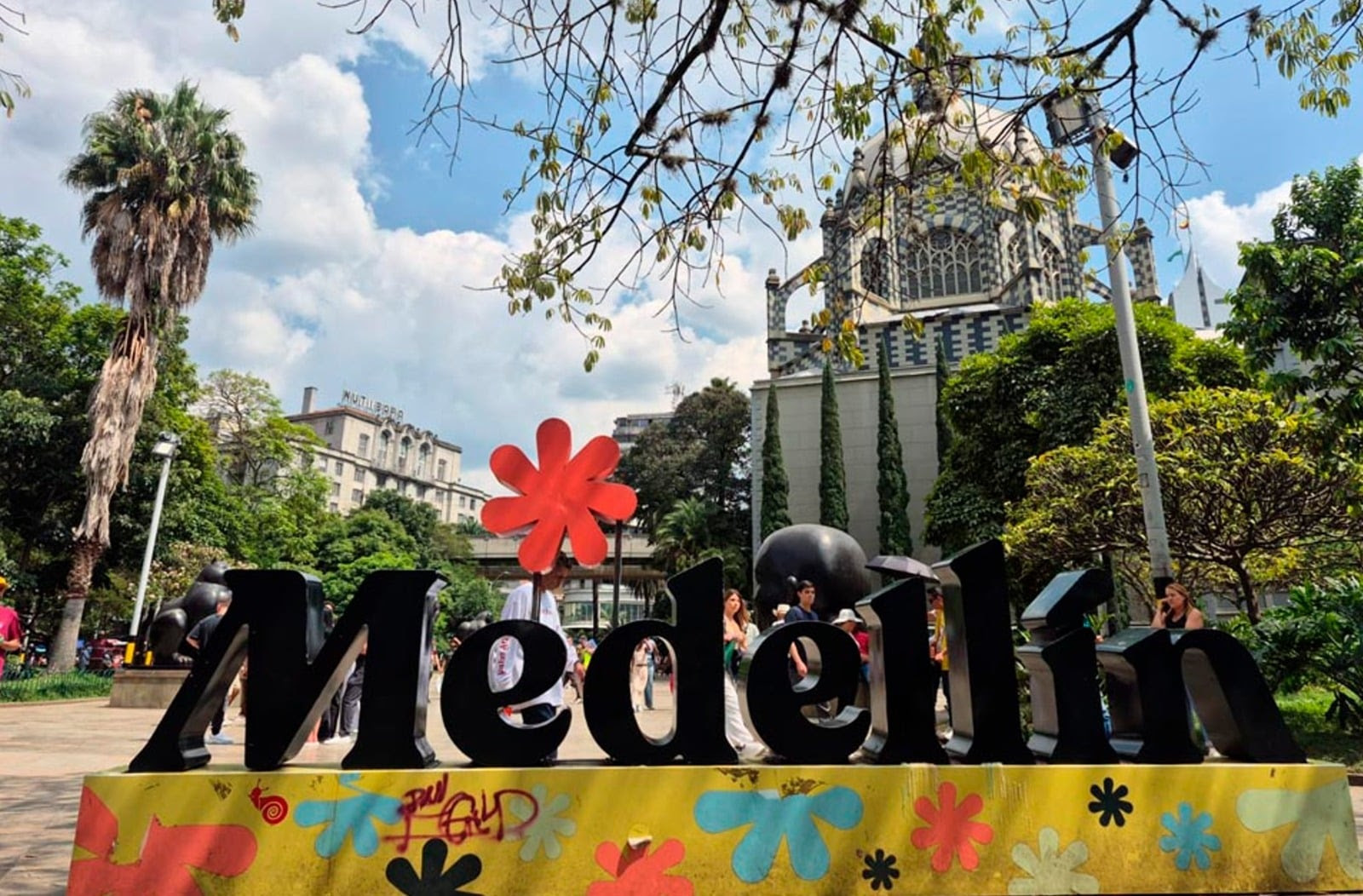Medellín: primavera para los otros