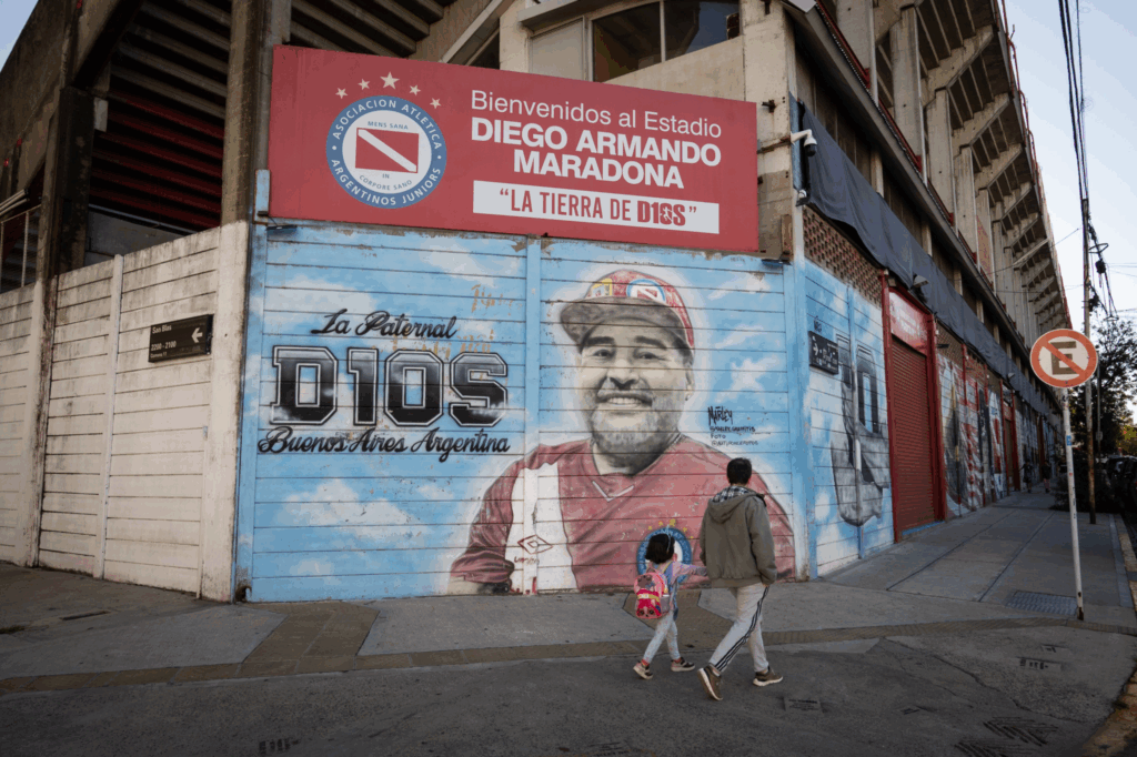 “Hoy jugamos en casa”: por qué los clubes de Buenos Aires no comparten estadios