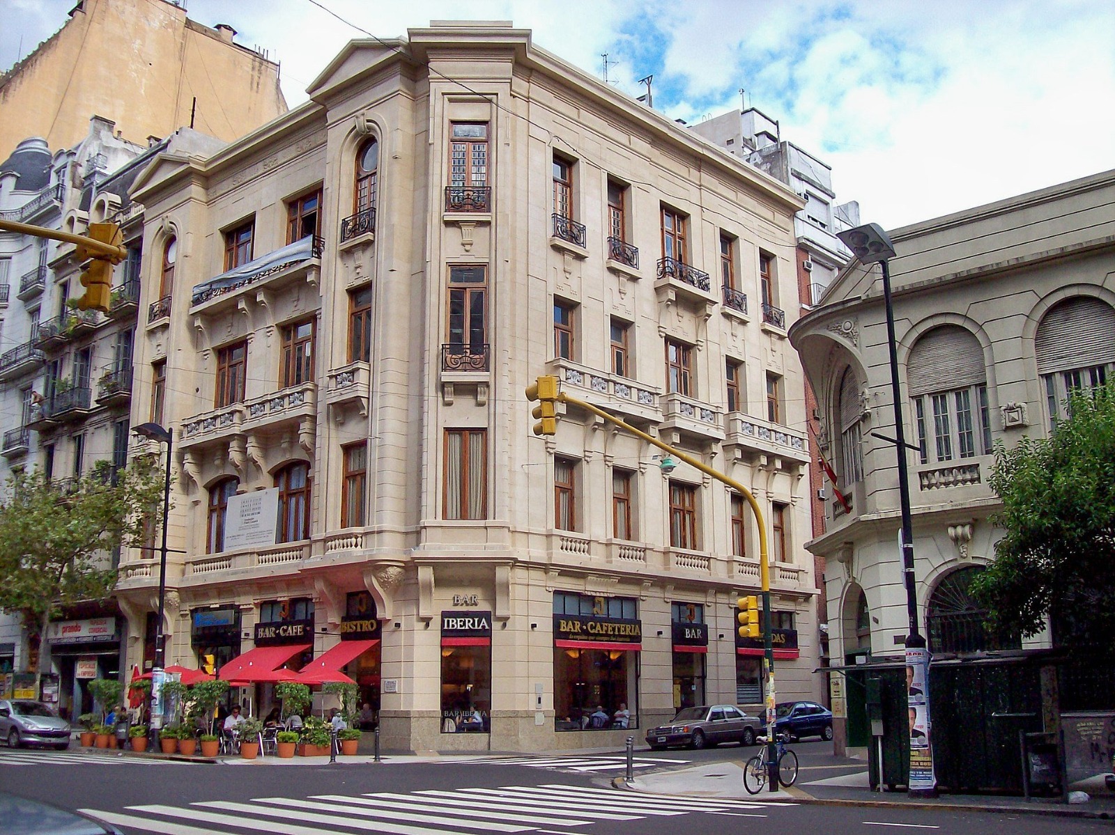 En Buenos Aires, las esquinas están cortadas en diagonal